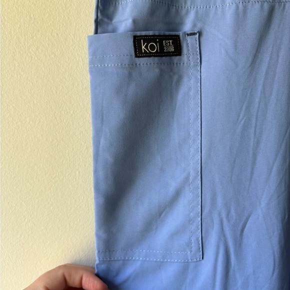 NWT Koi basics‎ light blue scrub pants size S - Picture 4 of 8